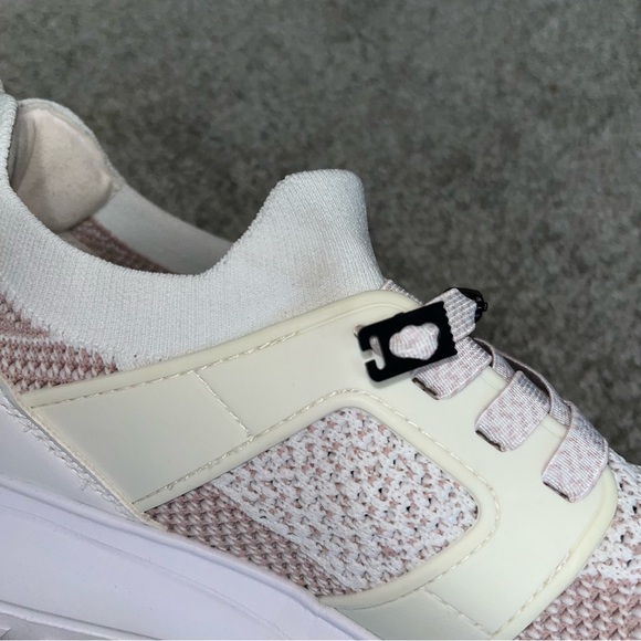 Tommy Hilfiger size 10 women’s Nessim Desert mauve sneakers - Picture 8 of 13